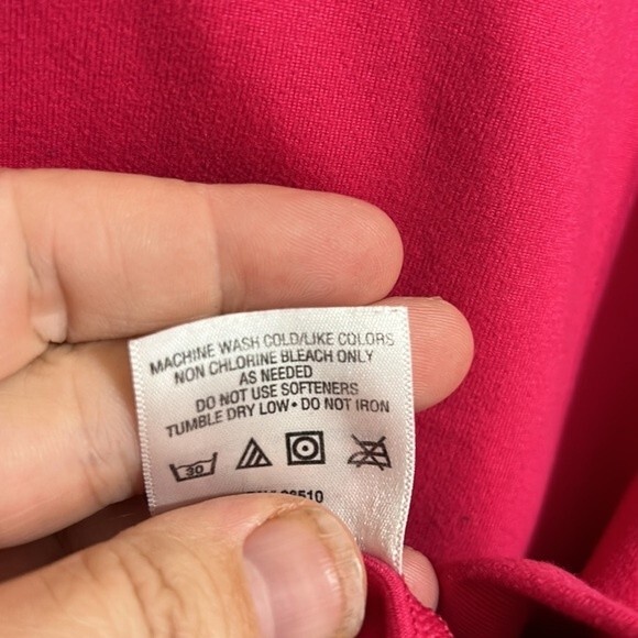 UNDER ARMOUR Small All Season Gear Pink Hooded Short Sleeve Sweatshirt V-Neck - Picture 7 of 8